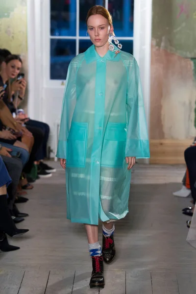 Look 3